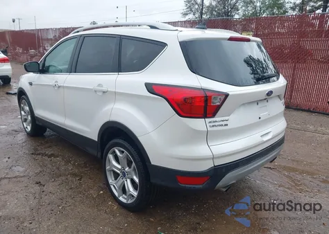 2019 Ford Escape Titanium z USA, uszkodzony, nr VIN 1FMCU9J96KUB75458